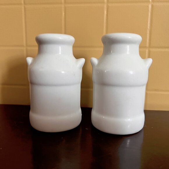 Vintage Milk Jug Farm Scene Salt & Pepper Shakers with Cows - Picture 4 of 7
